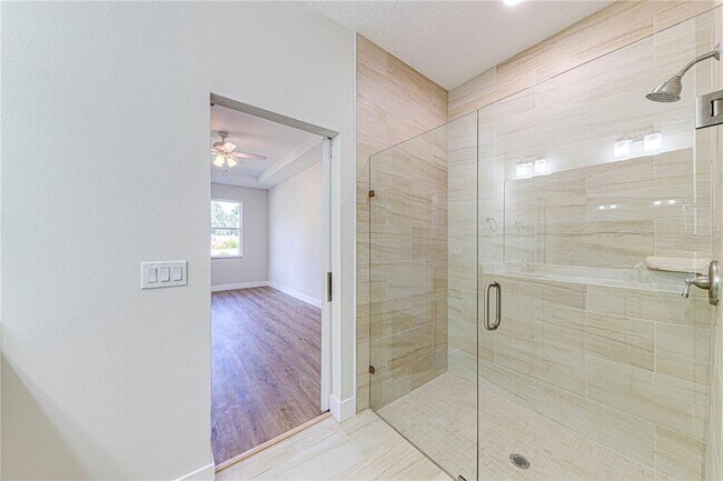 Building Photo - 233 N Pine Ave