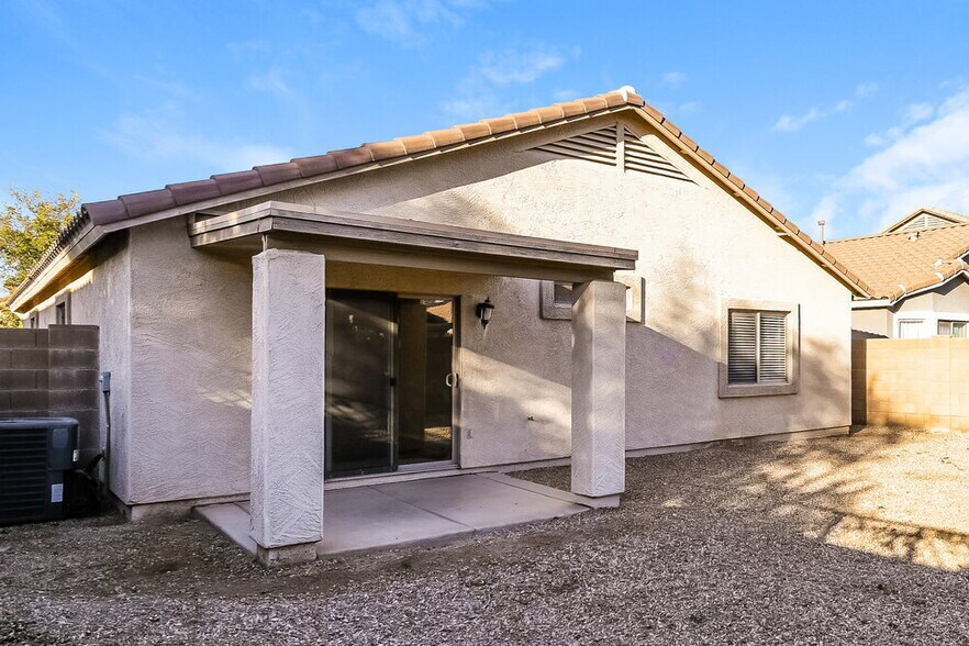 Building Photo - 1701 E Christopher St