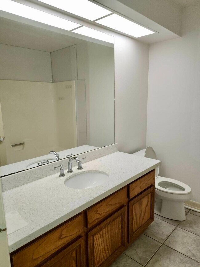 Building Photo - 2118 Hickory Lawn Dr