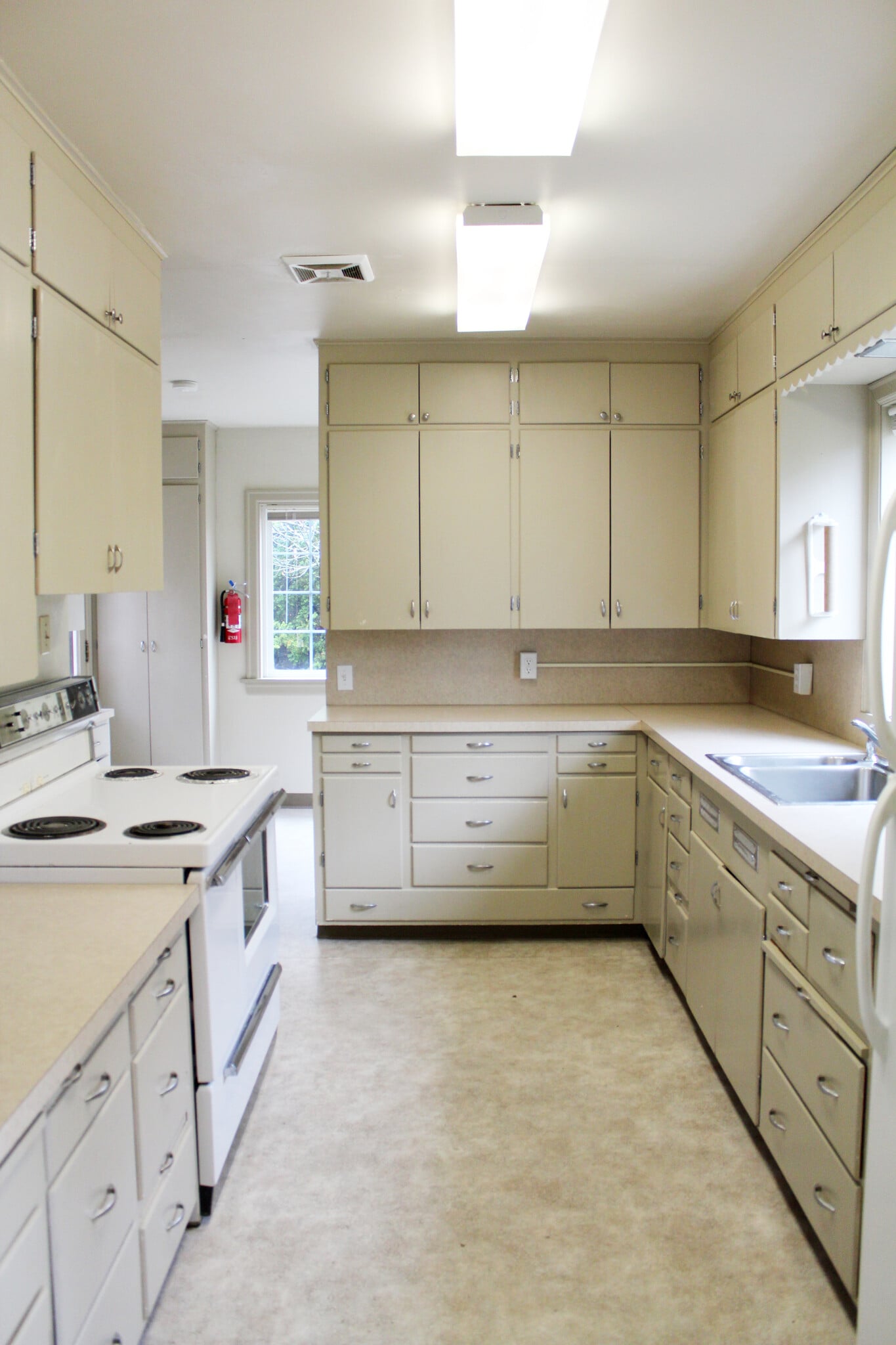 Building Photo - 905 NE C St