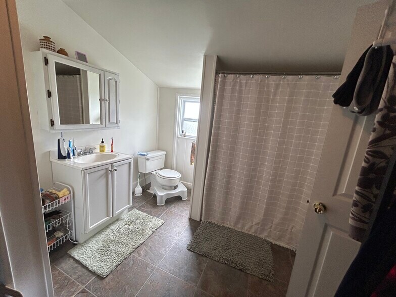 Bathe - 64 S Charlotte St