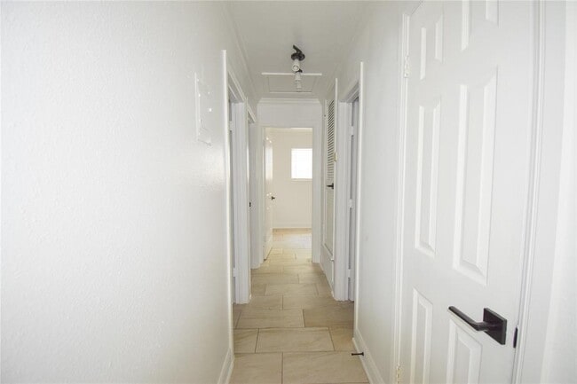 Building Photo - 6027 Bluebell Cir