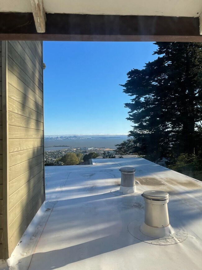 Building Photo - 8311 Buckingham Dr