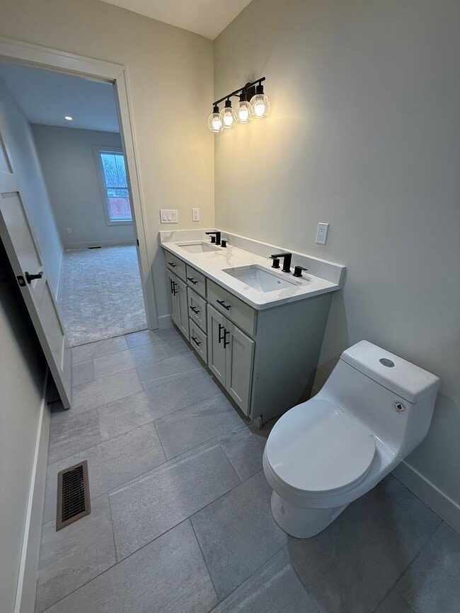 Building Photo - 6711-6715 New Town Ave.