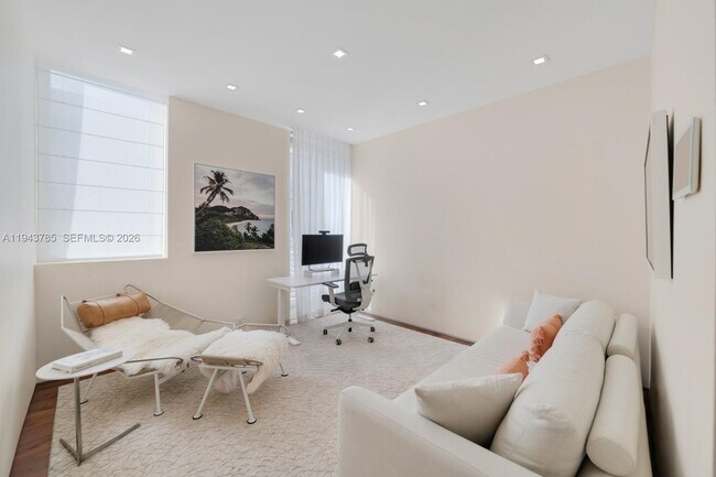 Building Photo - 819 2nd St