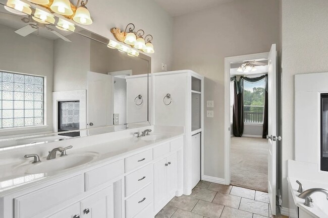 Building Photo - 3103 River Bend Dr