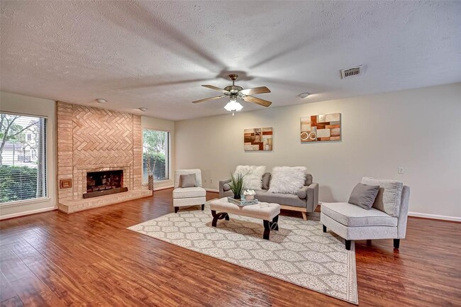 Building Photo - 2714 Green Fields Dr