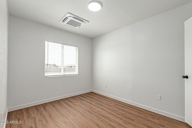 Building Photo - 1934 E Carver Dr