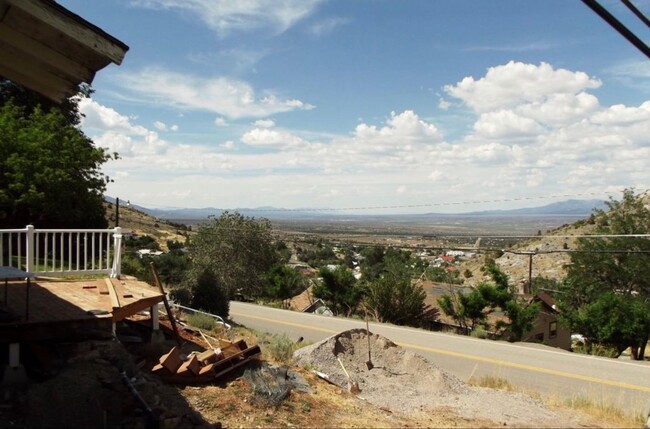 Building Photo - Pioche 2 Bedroom Home