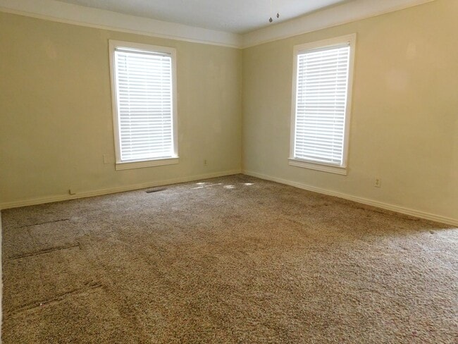 Building Photo - Charming 3 Bed 2 Bath House