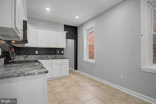 Building Photo - 203 N Dupont St