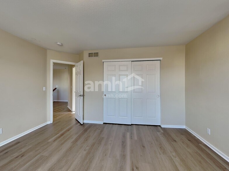 Building Photo - 3104 E 108th Dr