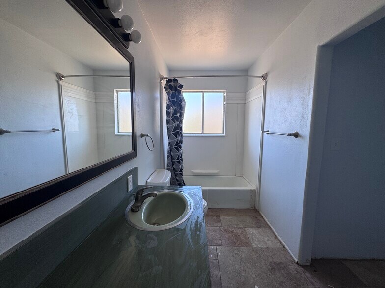 Building Photo - 374 Village Way