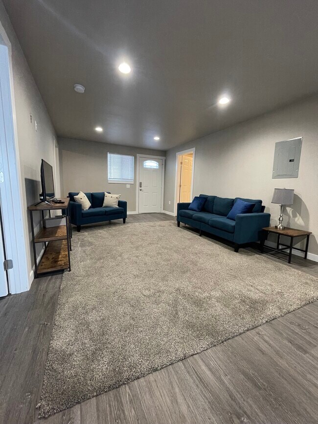 Building Photo - Grand Coulee Apartments