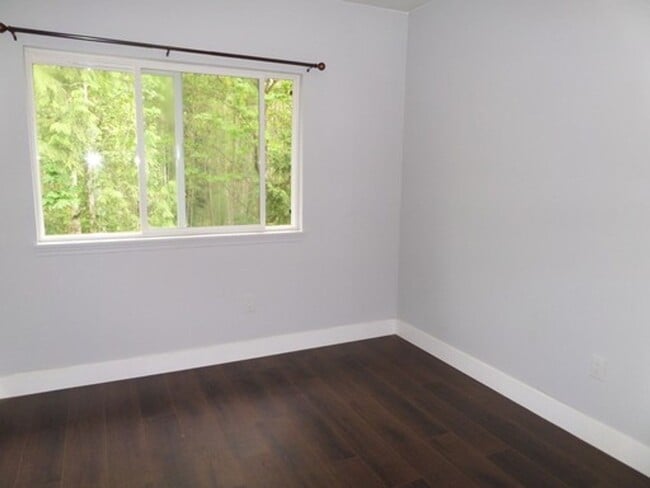 Building Photo - Super Nice 2-Bedroom Townhouse w/Attached ...