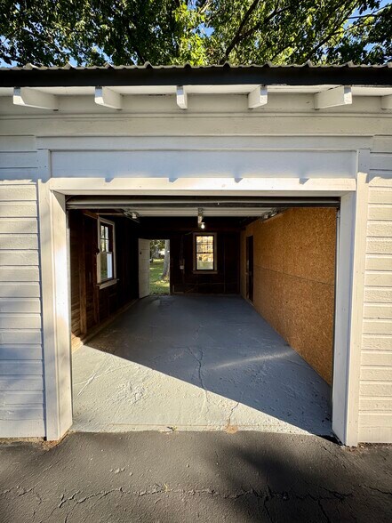 Building Photo - 757 N Jay St