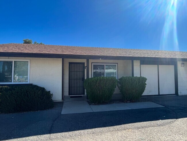 Building Photo - 784