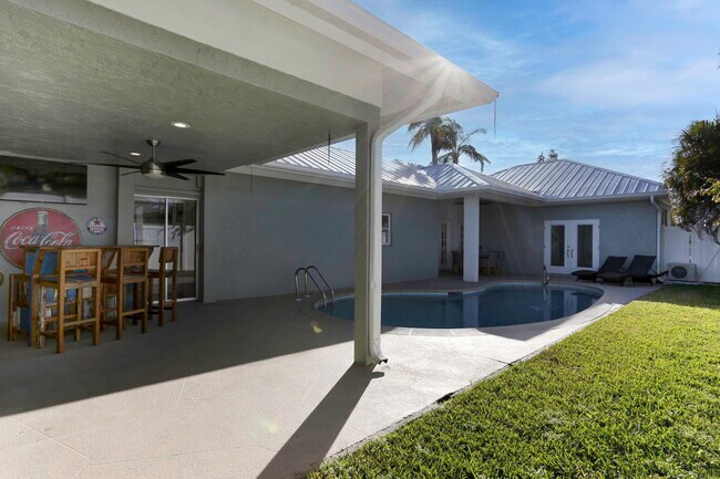 Building Photo - 10842 Vanderbilt Dr