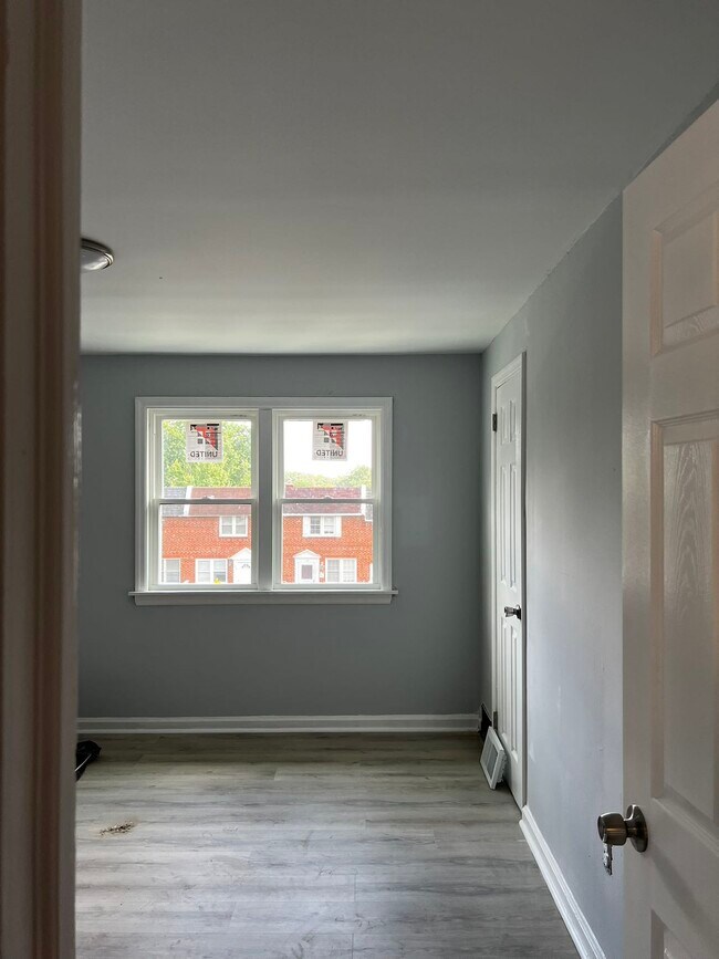 Building Photo - 145 Madison Dr