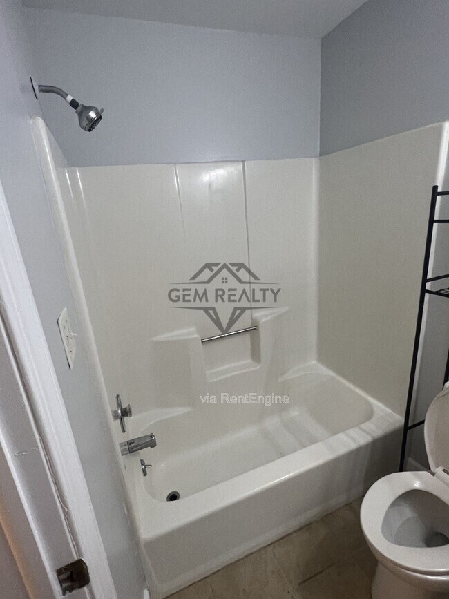 Building Photo - 5253 Daffodil Dr