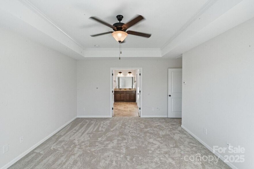 Building Photo - 2076 Waverly Ct