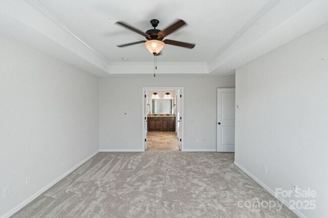 Building Photo - 2076 Waverly Ct