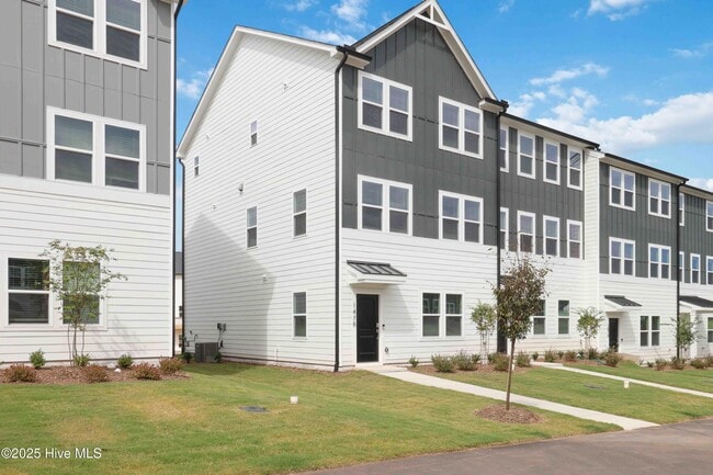 Building Photo - 1478 Hasse Ave