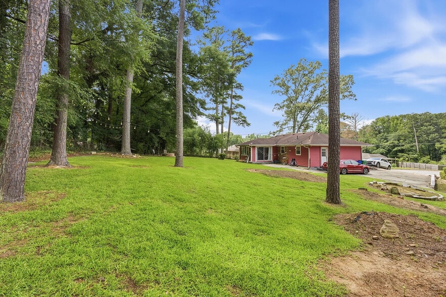 Building Photo - Room in House on Rollingwood Ct SE