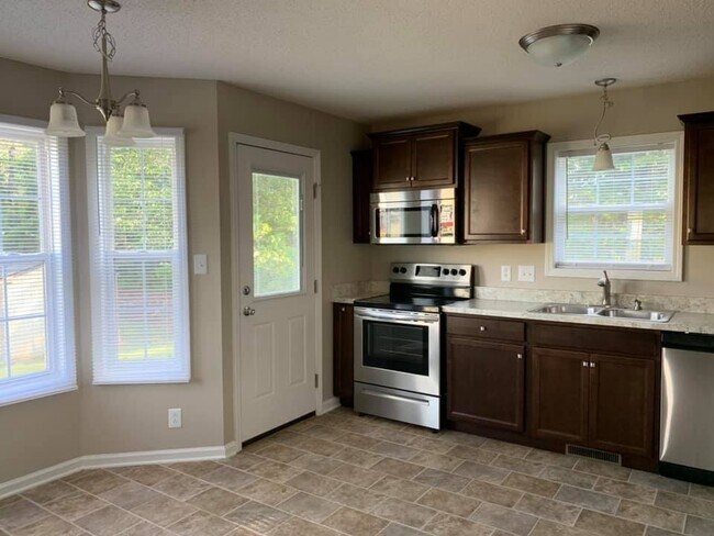 Building Photo - 2837 Teakwood Dr