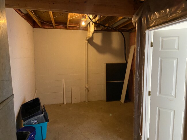 Building Photo - 3134 High Ridge Dr