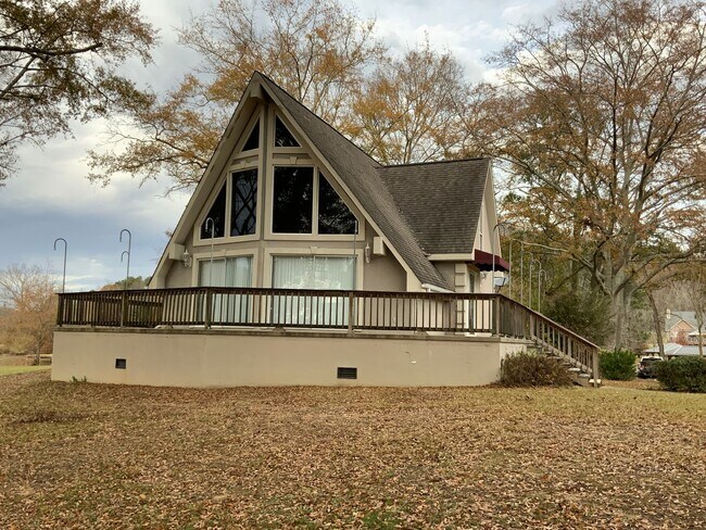 Building Photo - Coolant River Water Front 4 Bedrooms / 2 F...