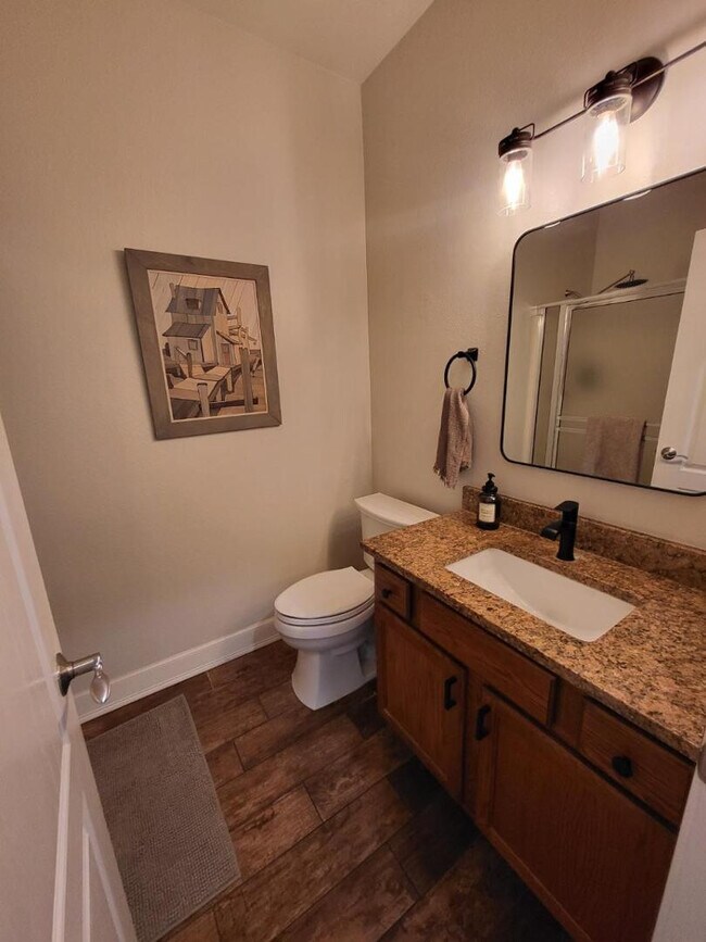 Building Photo - 8213 W Quail Ave