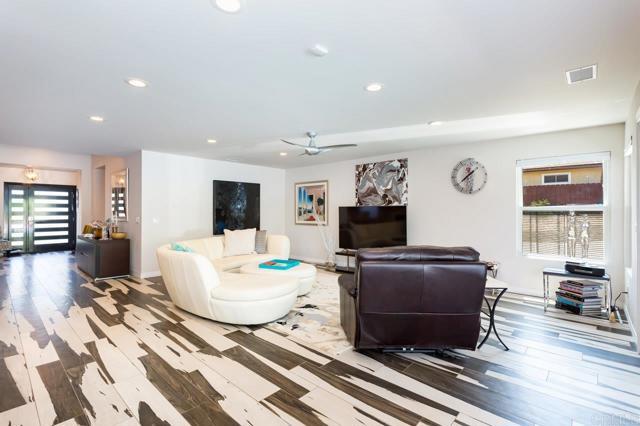 Building Photo - 812 Crest Dr