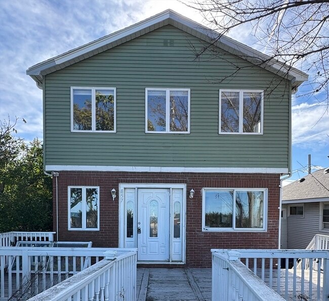 Primary Photo - 857 Quincy Shore Dr