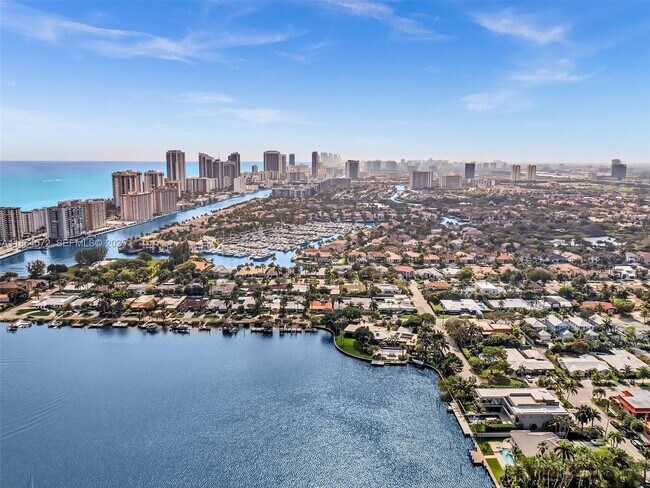 Building Photo - 840 S Southlake Dr