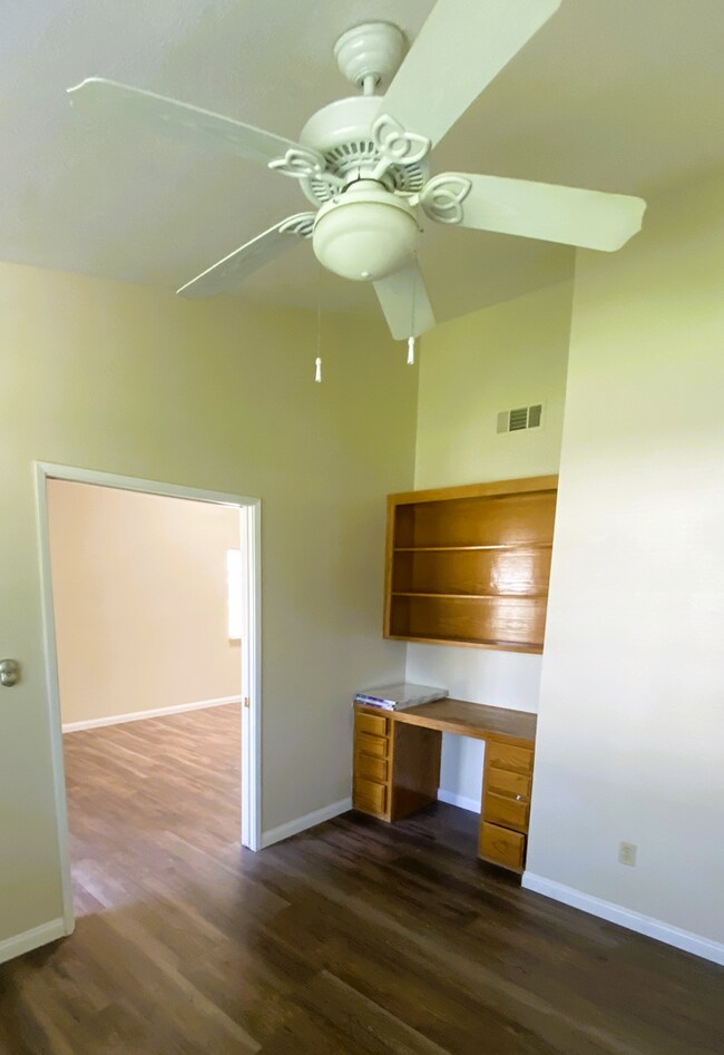 Building Photo - Newly Renovated Condo - In Beautiful Gated Community!