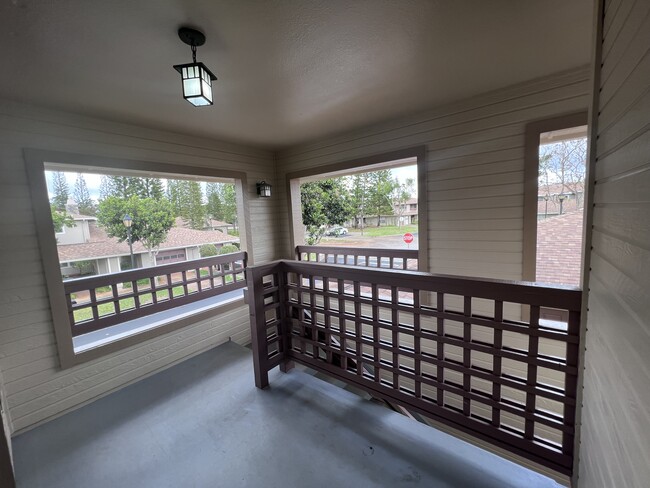 Front Porch 2 - 95-1489 Ainamakua Dr