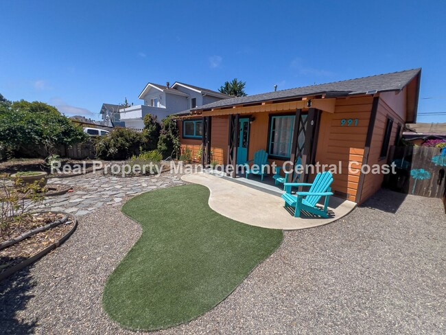 Building Photo - AVAILABLE AUGUST - Charming Morro Bay Home...