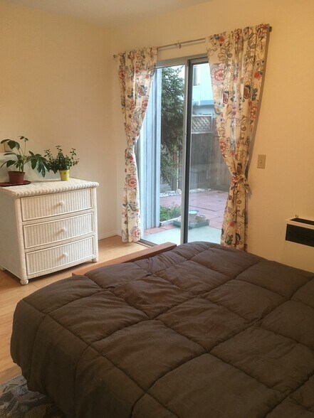 Building Photo - 2003 Lost Oak Dr