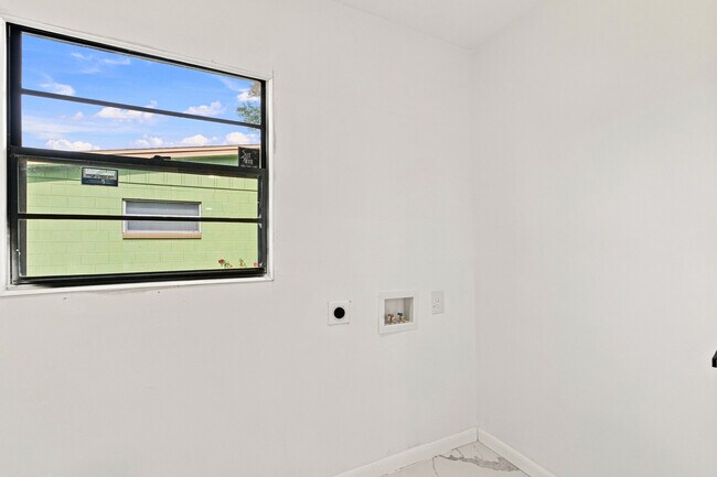 Building Photo - 7968 Renault Dr