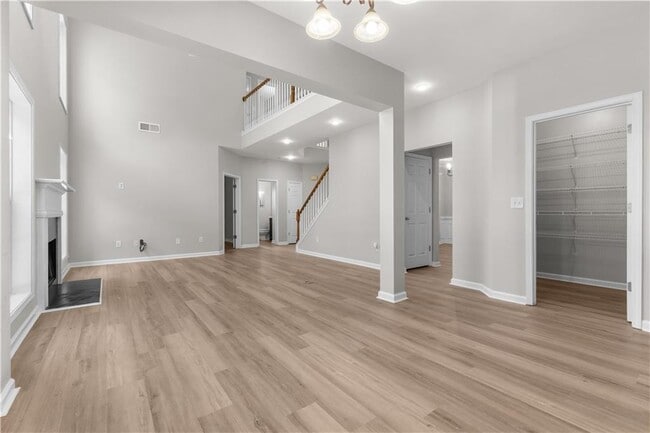 Building Photo - 1360 Silvergate Dr