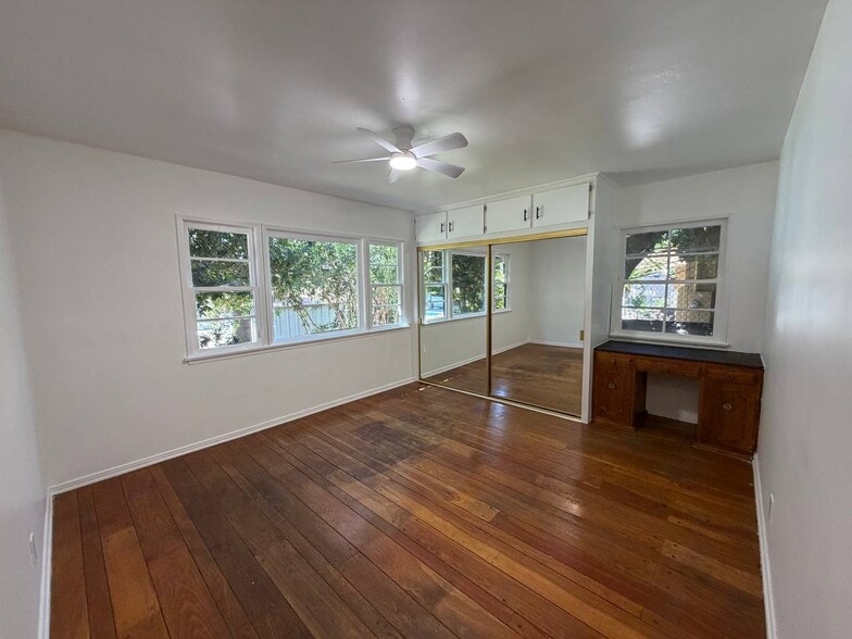 Building Photo - 13422 Oxnard St