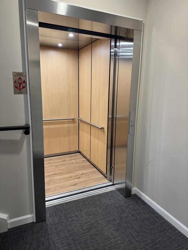 Building Photo - 80 Main St