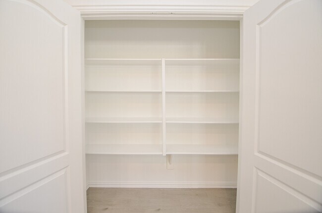 Building Photo - 7930 Royal Palm Dr