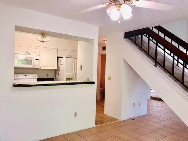 Building Photo - MOVE IN MARCH! 2 Story-Spacious 3 beds 2.5 bath townhouse with attached 2 car garage!!