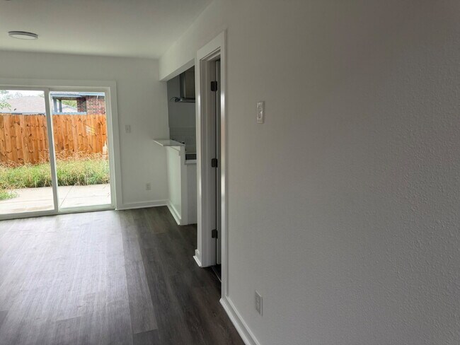 Building Photo - 7651 Oak Chase