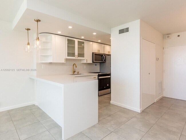 Building Photo - 1000 West Ave