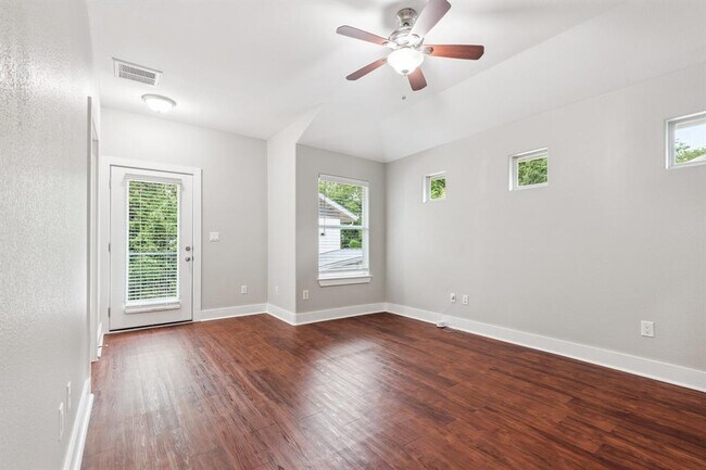 Building Photo - 1604 Maple Ave