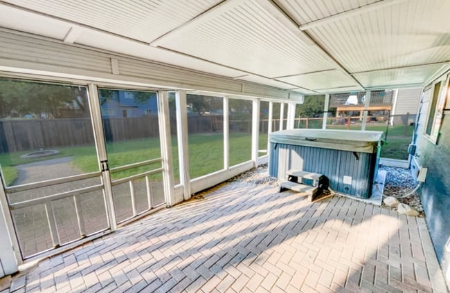 Building Photo - 377 Oakwood Dr