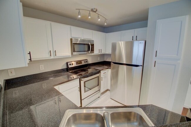 Building Photo - 2320 Gracy Farms Ln